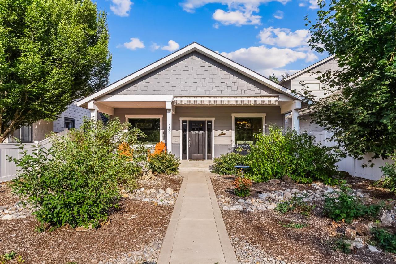 Classic Coeur D'Alene Estate Villa Exterior photo